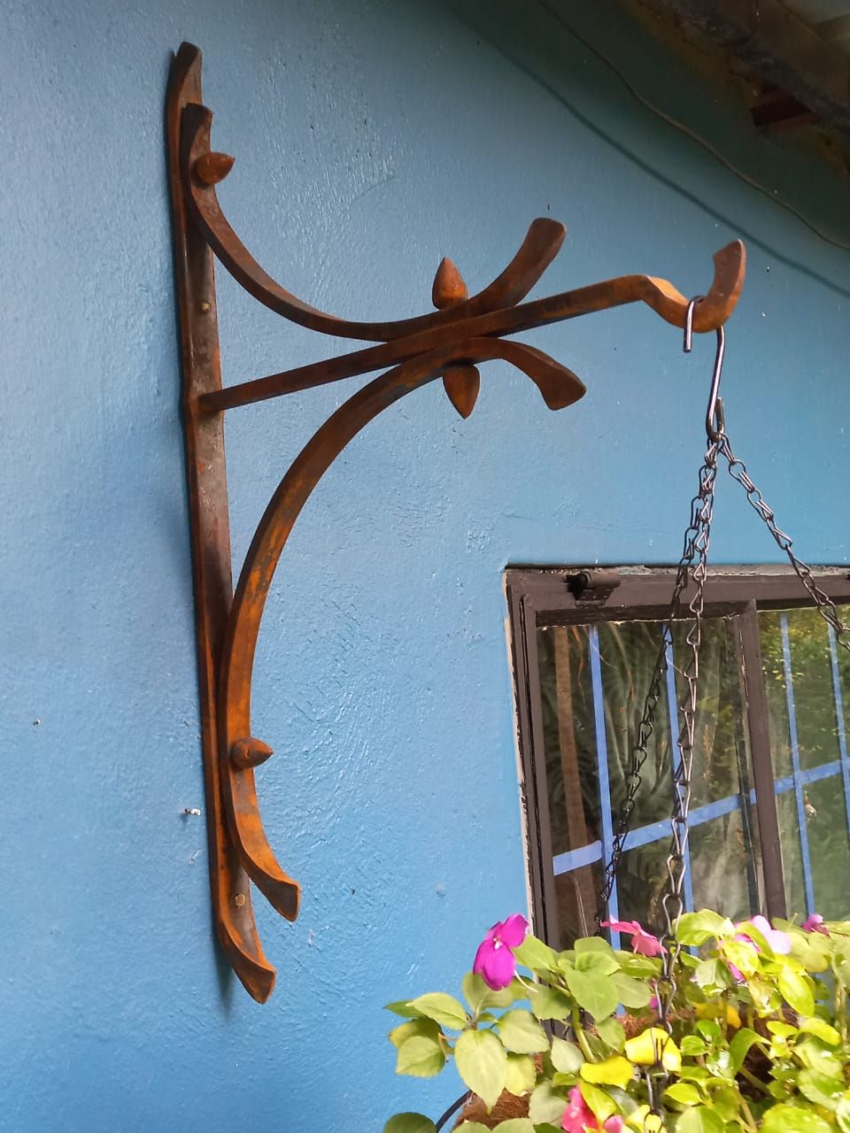 HangingFlowerBasketBracket1